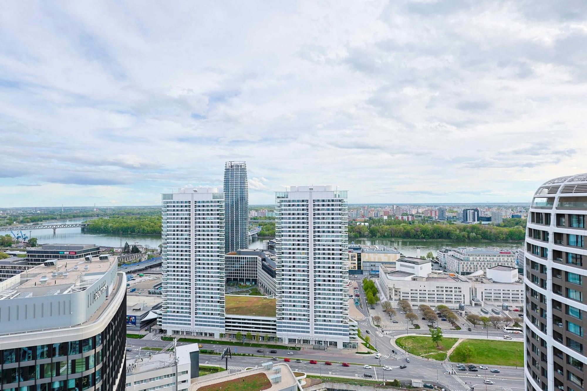 Apartment Sky Park Tower 2, Luxury With Free Parking Pressburg