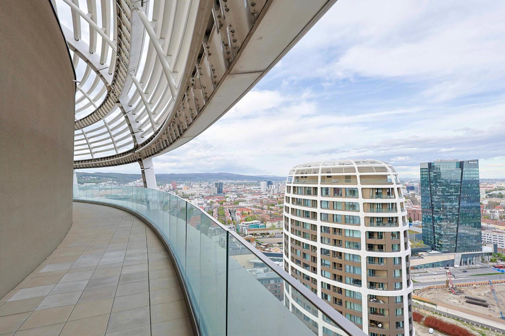 Sky Park Tower 2, Luxury With Free Parking Pressburg